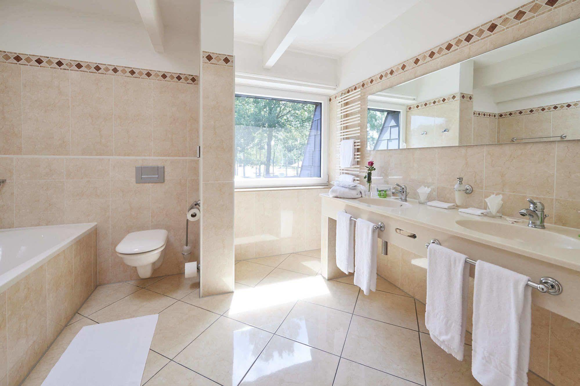 Seehotel Am Tankumsee Isenbuettel Экстерьер фото